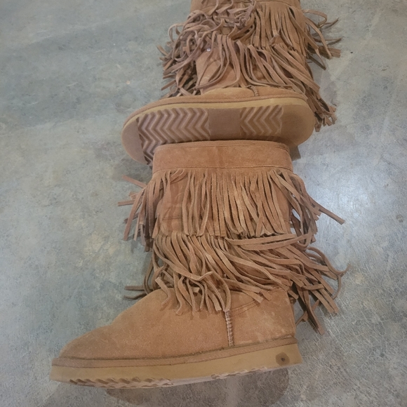 Boots 7.5-8.5 - Picture 3 of 8